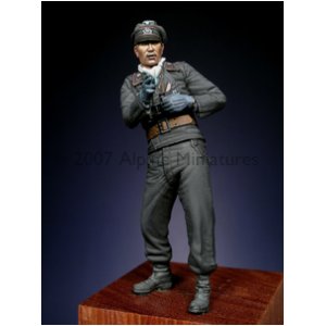 Photo: Alpine Miniatures[AM35026]Early WW2 Panzer Officer