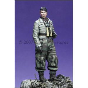 Photo: Alpine Miniatures[AM35036]Winter Panzer Officer