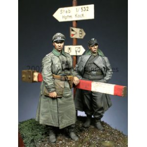 Photo: Alpine Miniatures[AM35056]WW2 German Officers Set (2 figures)