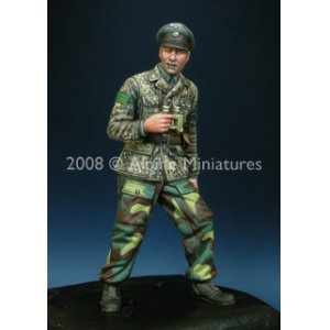 Photo: Alpine Miniatures[AM35066]WSS Panzer Officer 44-45