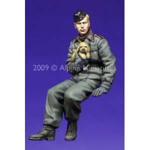 Photo: Alpine Miniatures[AM35088]German Panzer Crew with Puppy