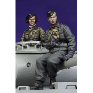 Photo: Alpine Miniatures[AM35089]German Panzer Crew Set (2 Figures)