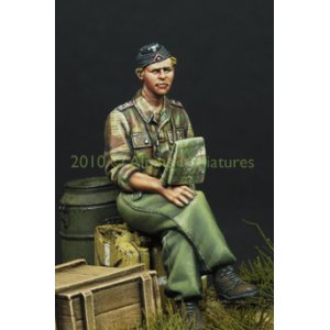 Photo: Alpine Miniatures[AM35099]German Panzer Officer in Summer