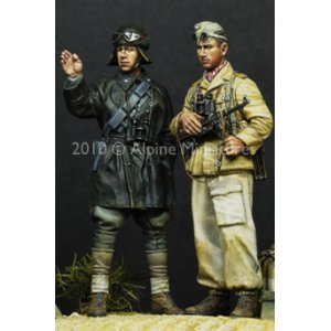 Photo: Alpine Miniatures[AM35104]A Conversation in the Desert (2 Figures)